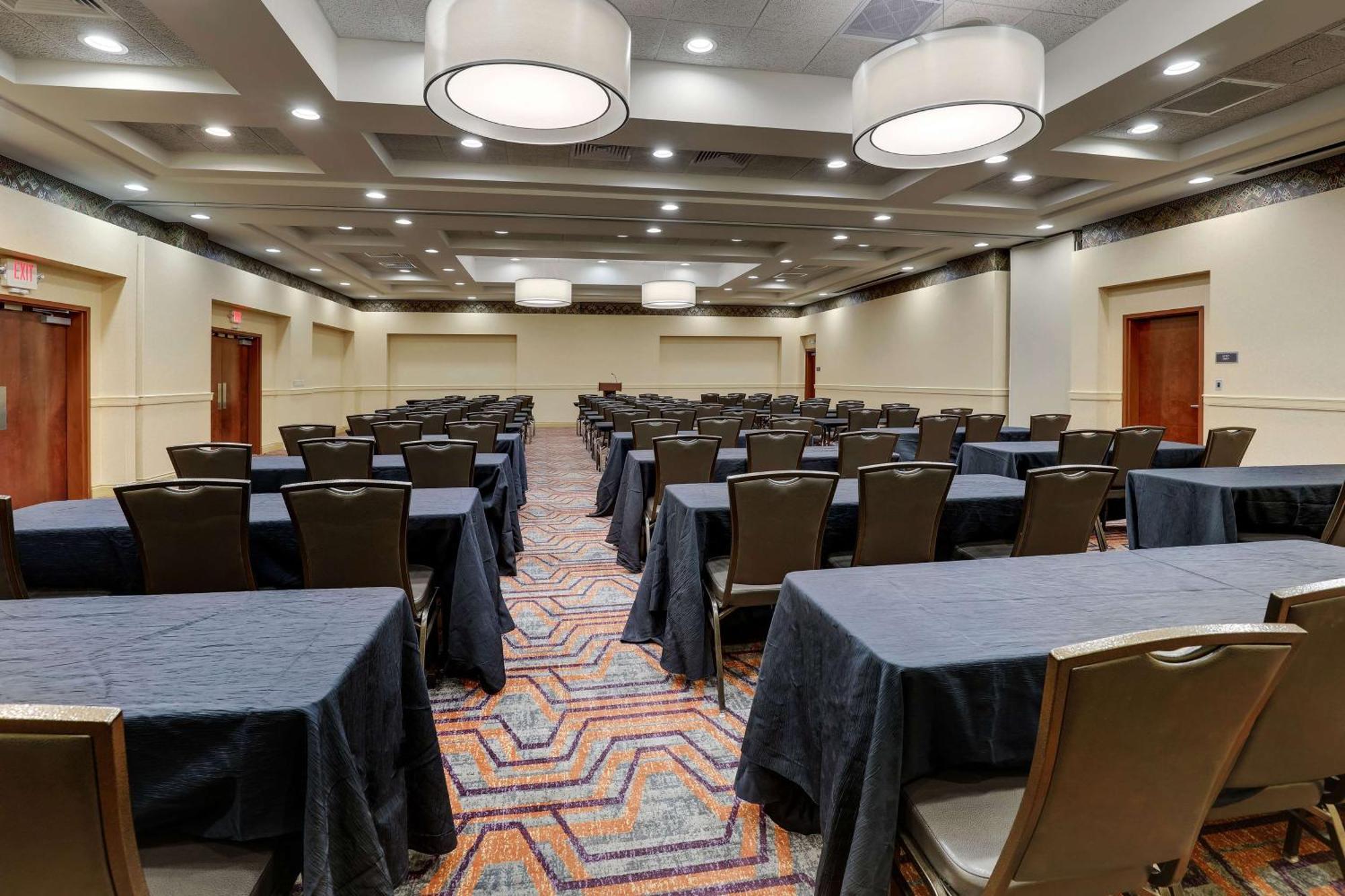 Drury Inn & Suites Charlotte Northlake Buitenkant foto