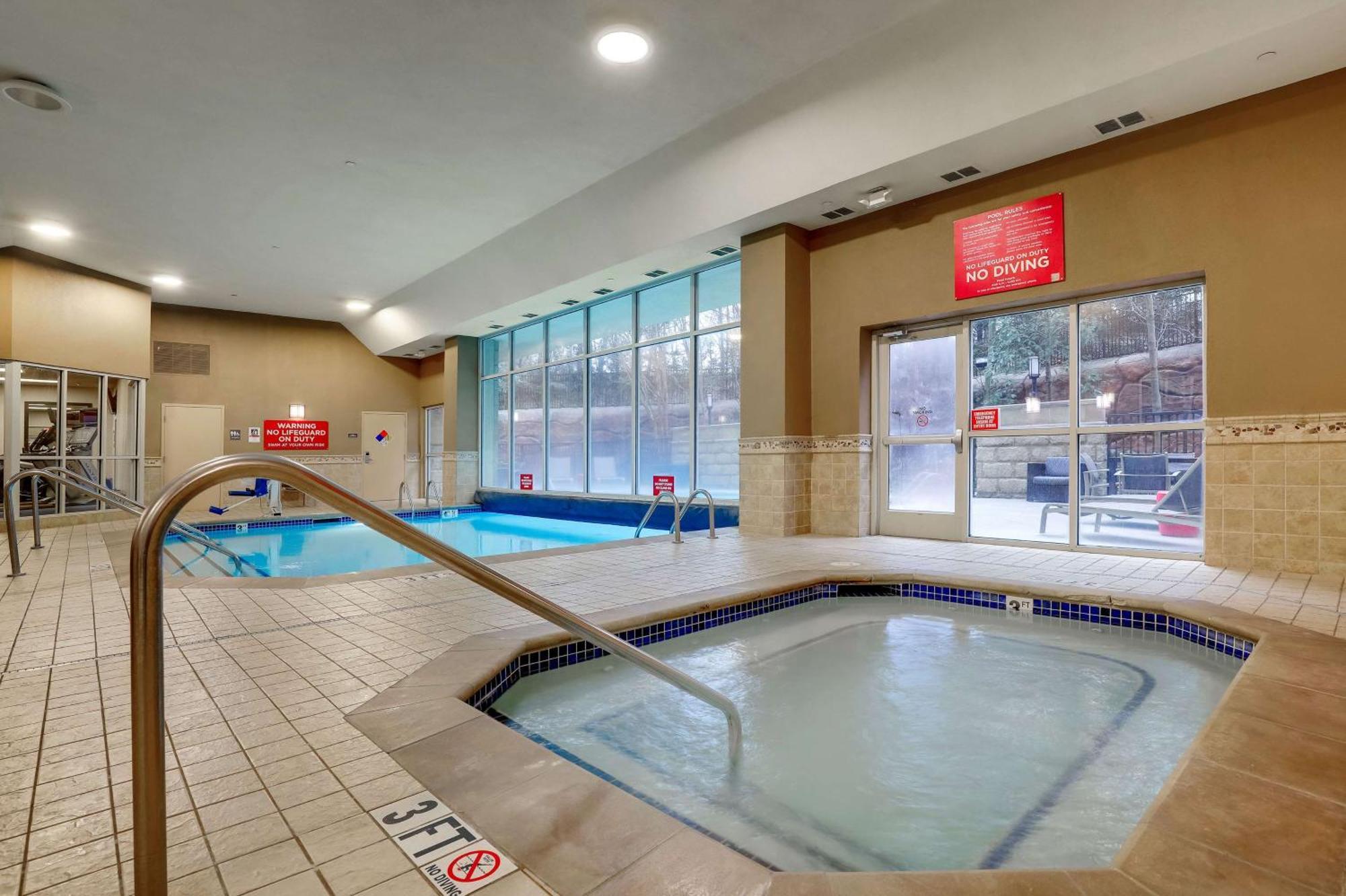 Drury Inn & Suites Charlotte Northlake Buitenkant foto