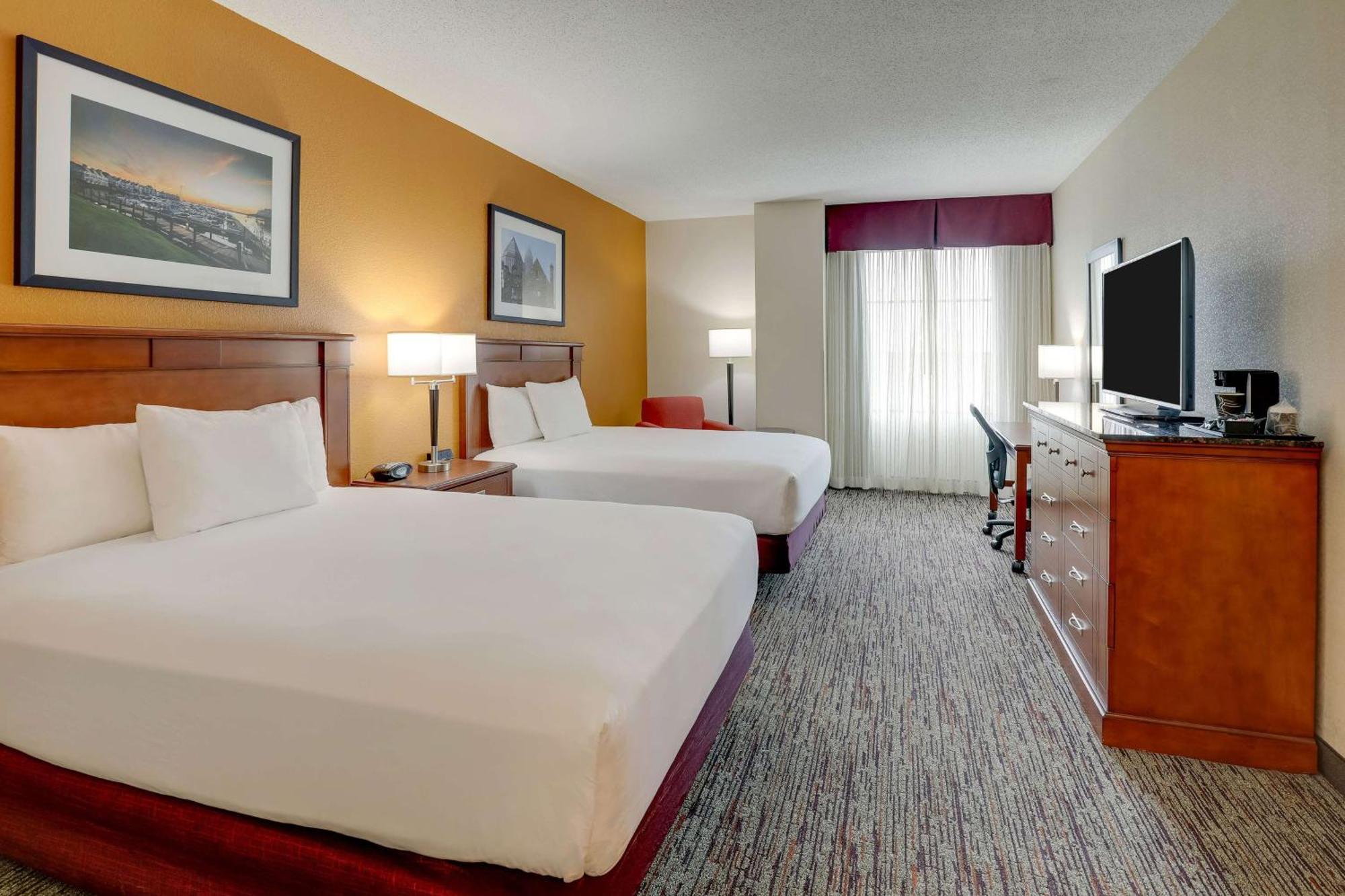 Drury Inn & Suites Charlotte Northlake Buitenkant foto