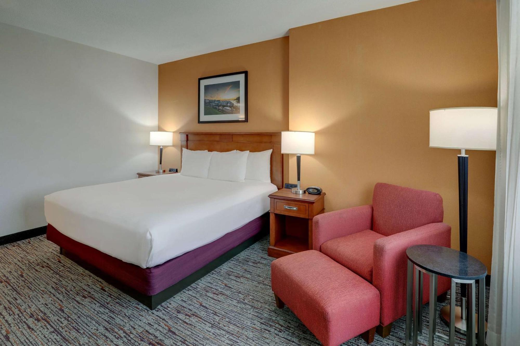 Drury Inn & Suites Charlotte Northlake Buitenkant foto