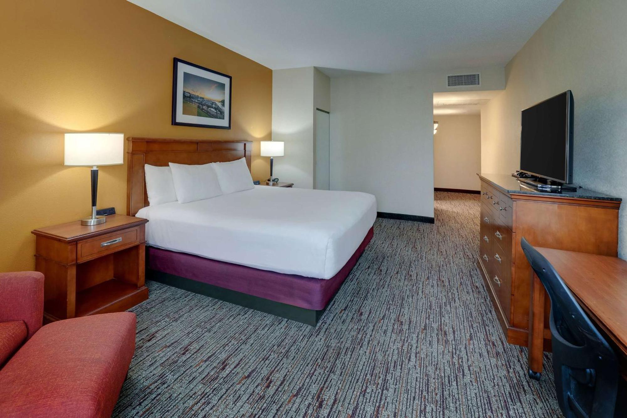 Drury Inn & Suites Charlotte Northlake Buitenkant foto