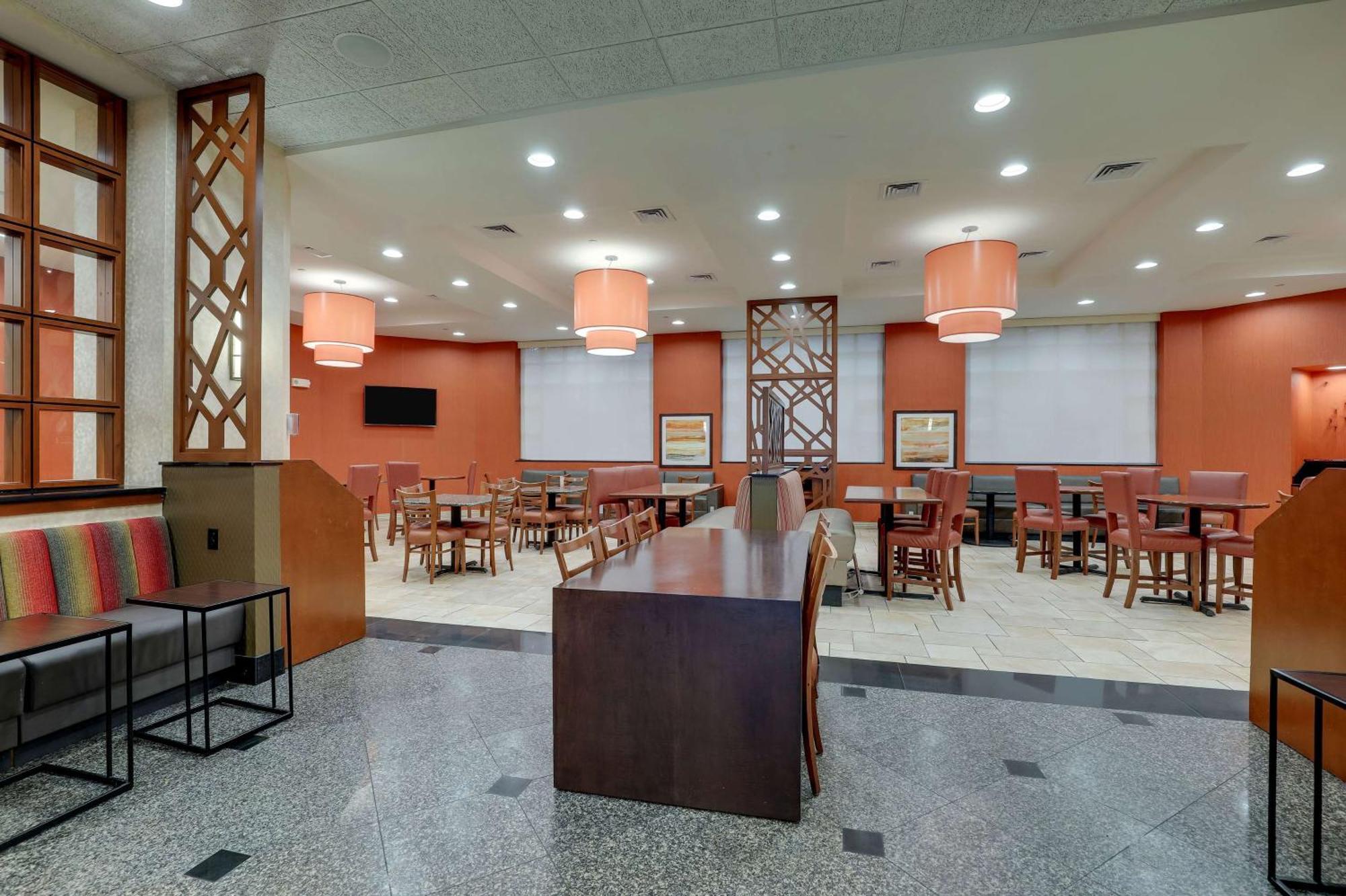 Drury Inn & Suites Charlotte Northlake Buitenkant foto